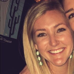 Meet your Posher, Caitlin